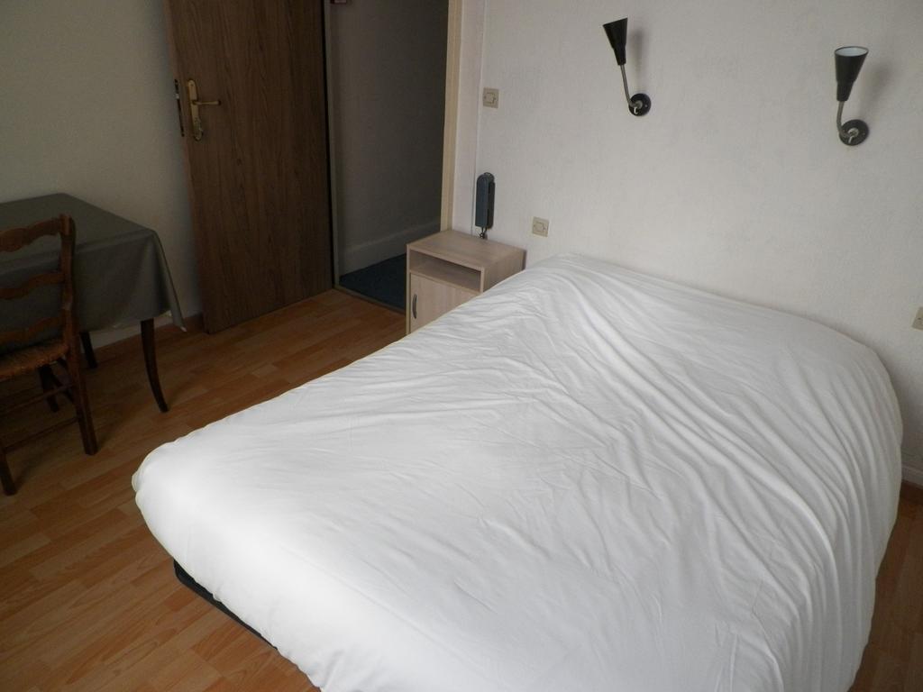 Hotel Du Commerce Auxerre Buitenkant foto