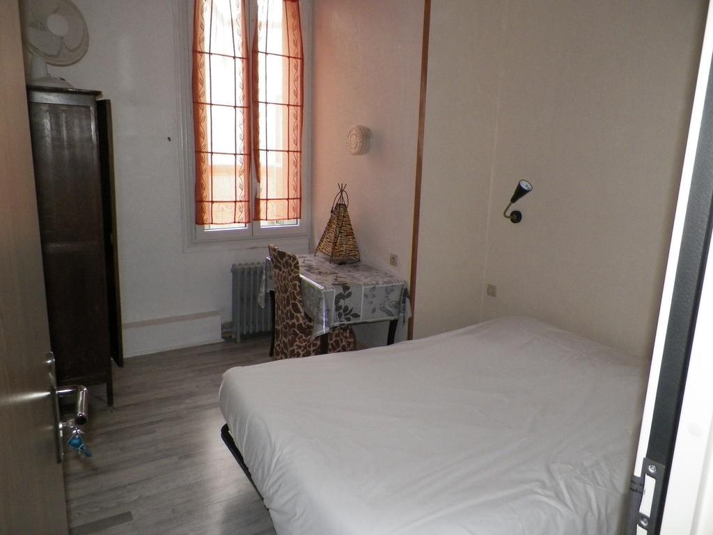 Hotel Du Commerce Auxerre Buitenkant foto