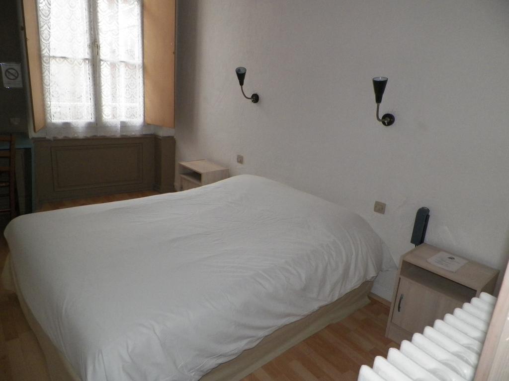 Hotel Du Commerce Auxerre Buitenkant foto