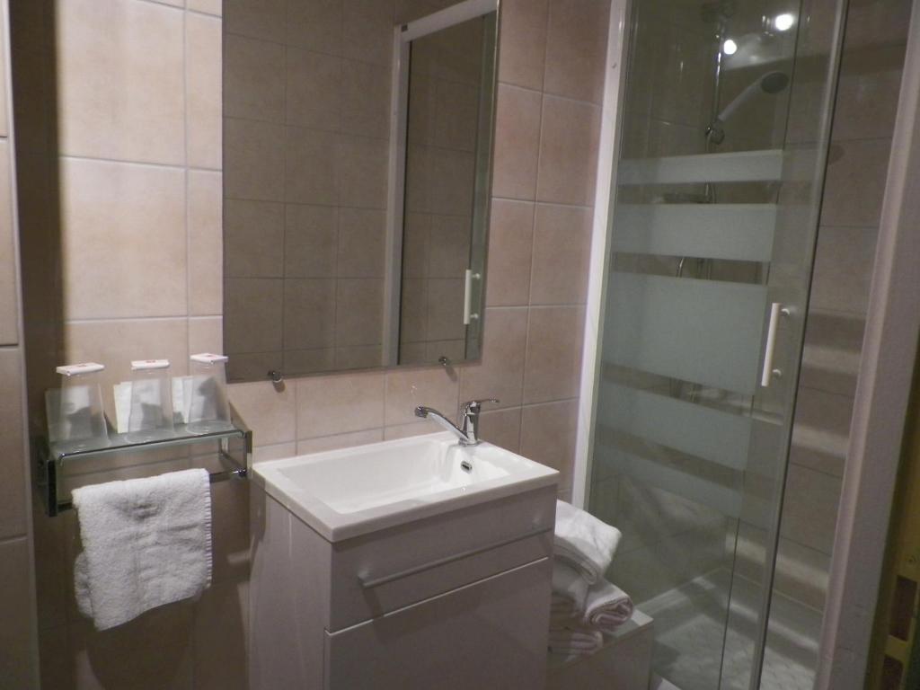 Hotel Du Commerce Auxerre Kamer foto