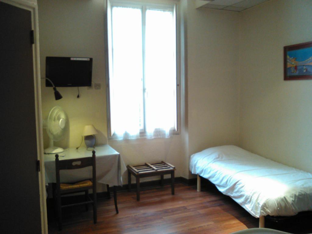 Hotel Du Commerce Auxerre Buitenkant foto