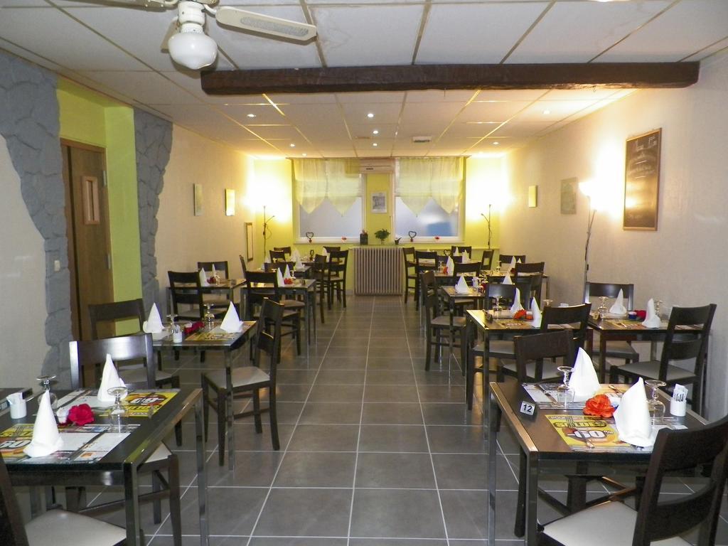 Hotel Du Commerce Auxerre Buitenkant foto